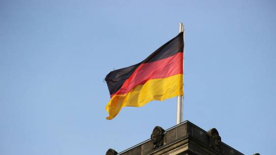 Germany’s EU Blue Card Program: Opportunities, Requirements, and Challenges for Skilled Migrants